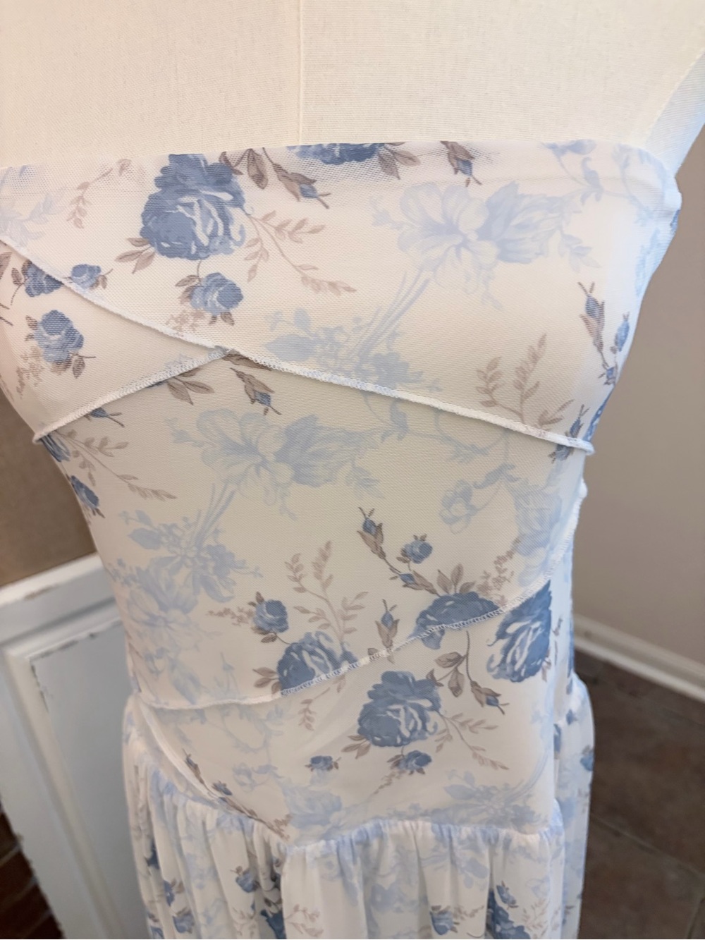 Altar’D State NWT Blue and Ivory  Floral Strapless Maxi Dress Large